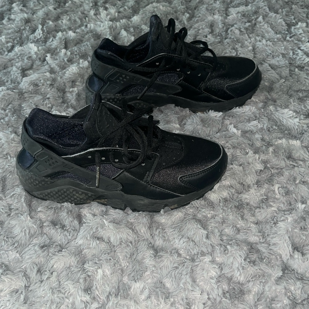 Women’s 6.5 Nike hurache runs